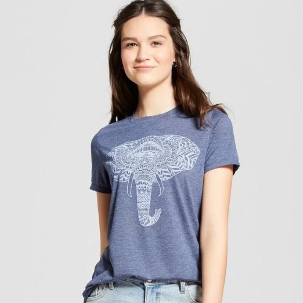 Zoe + Liv Boho Gray Elephant hi low graphic Tee L